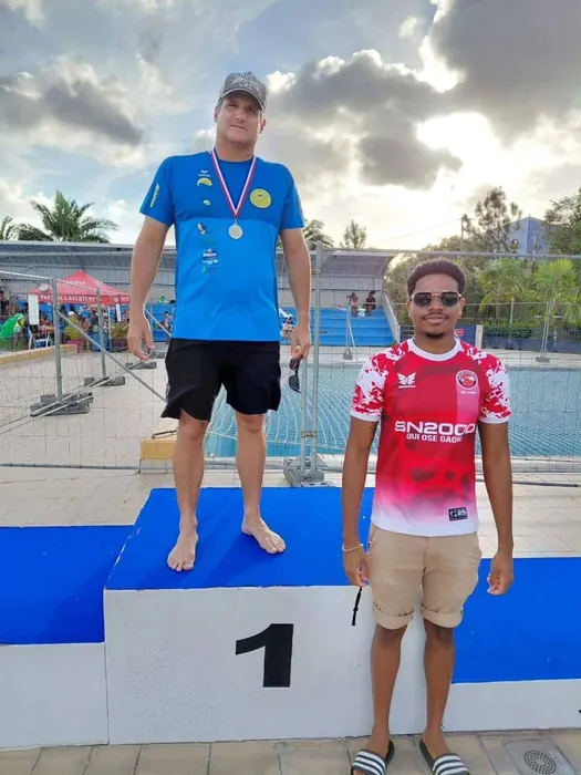 Coach du FNC sur le podium